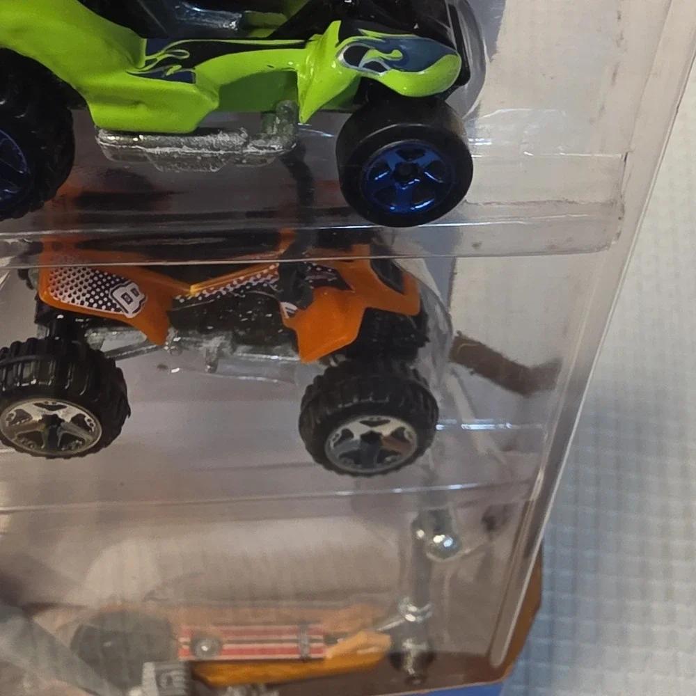 Hot Wheels Wishlist Gift Pack Diecast Car Collection Model 1806 Multicolor